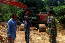 Penambang Liar Rusak...