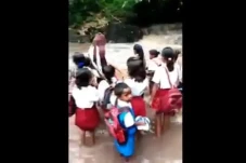 Histeris! Siswa SD Menangis...