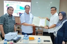 IKA Fisip Unhas Dukung...