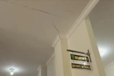 Diguncang Gempa M 6,2...