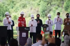 Presiden Jokowi Resmikan...