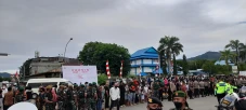 Ribuan Warga Bitung...