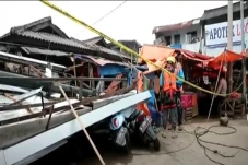 Baliho Raksasa di Pandeglang...