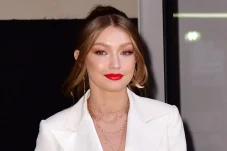 Gigi Hadid Mengutuk...