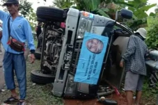 Kendaraan Wisatawan...