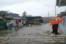 Banjir Bandang Terjang...