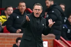 Fans MU Sarankan Beli...