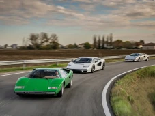 Laris Manis, Lamborghini...