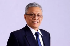Arifin Panigoro, Perantau...