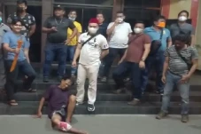 Pelor Panas Polisi Lumpuhkan...