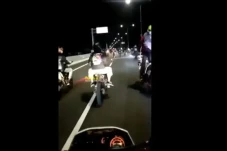 Polisi Buru Rombongan...