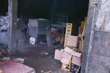 Gudang Kumuh Penyuplai...