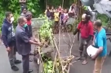 Viral, Bupati Alor Diadang...