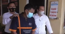 Terbakar Cemburu, Pria...
