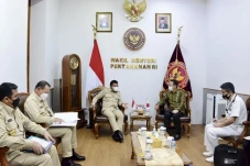 Perkuat Kerja Sama Pertahanan,...