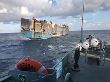 Kapal Kargo Pengangkut...