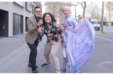 Rombongan Artis Indonesia...