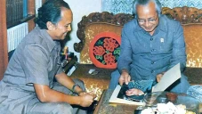 Senyum Soeharto saat...