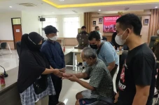 Curi HP untuk Berobat...