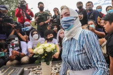 Bebas dari Penjara,...