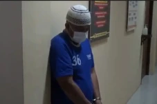 Tak Kuat Tahan Nafsu...