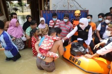 Khofifah Kerahkan Semua...