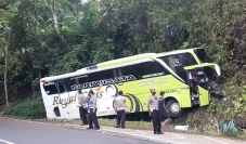 Rem Blong, Bus Pariwisata...