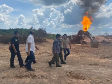 Api Sumur Minyak Desa...