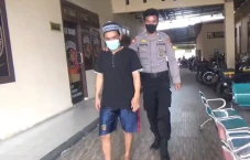 Tega! Suami Palsukan...