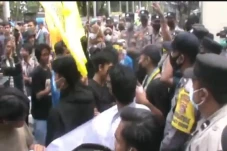 Massa PMII Cabang Mataram...