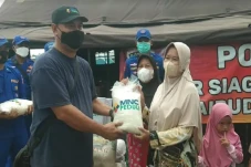 Dapat Bantuan Sembako,...
