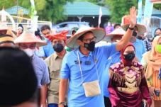 Sandiaga Uno Ajak Desa...
