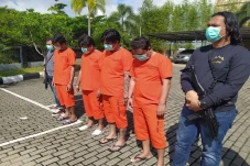 4 Tersangka Pemilik...