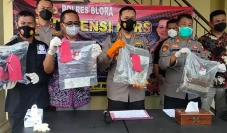 Sadis! Pria Pukul Kepala...