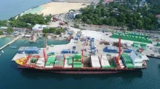 Pelabuhan Sorong Mencekam,...