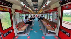 Setahun Operasi, KRL...