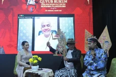 Mendadak Jadi Dalang,...