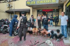 Bawa Celurit dan Samurai,...