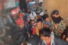 Kapal Bocor Puluhan...