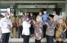 Pemkab Serang Lebih...