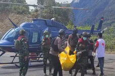 TNI AD Kerahkan Helikopter...