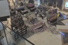 Kasus Jatuhnya Ornamen...