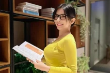 Maria Vania Mendadak...