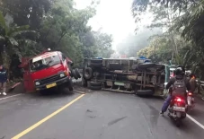 As Roda Patah, Truk...