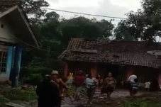 Diterjang Angin Puting...