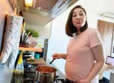 Kamu Makannya Apa? Mona...