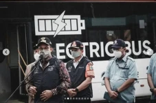 Anies Target 100 Bus...
