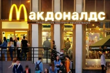 McDonalds dan Starbucks...
