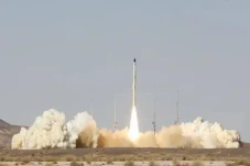 Iran Berhasil Luncurkan...
