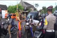 Gatot Kaca Turun ke...